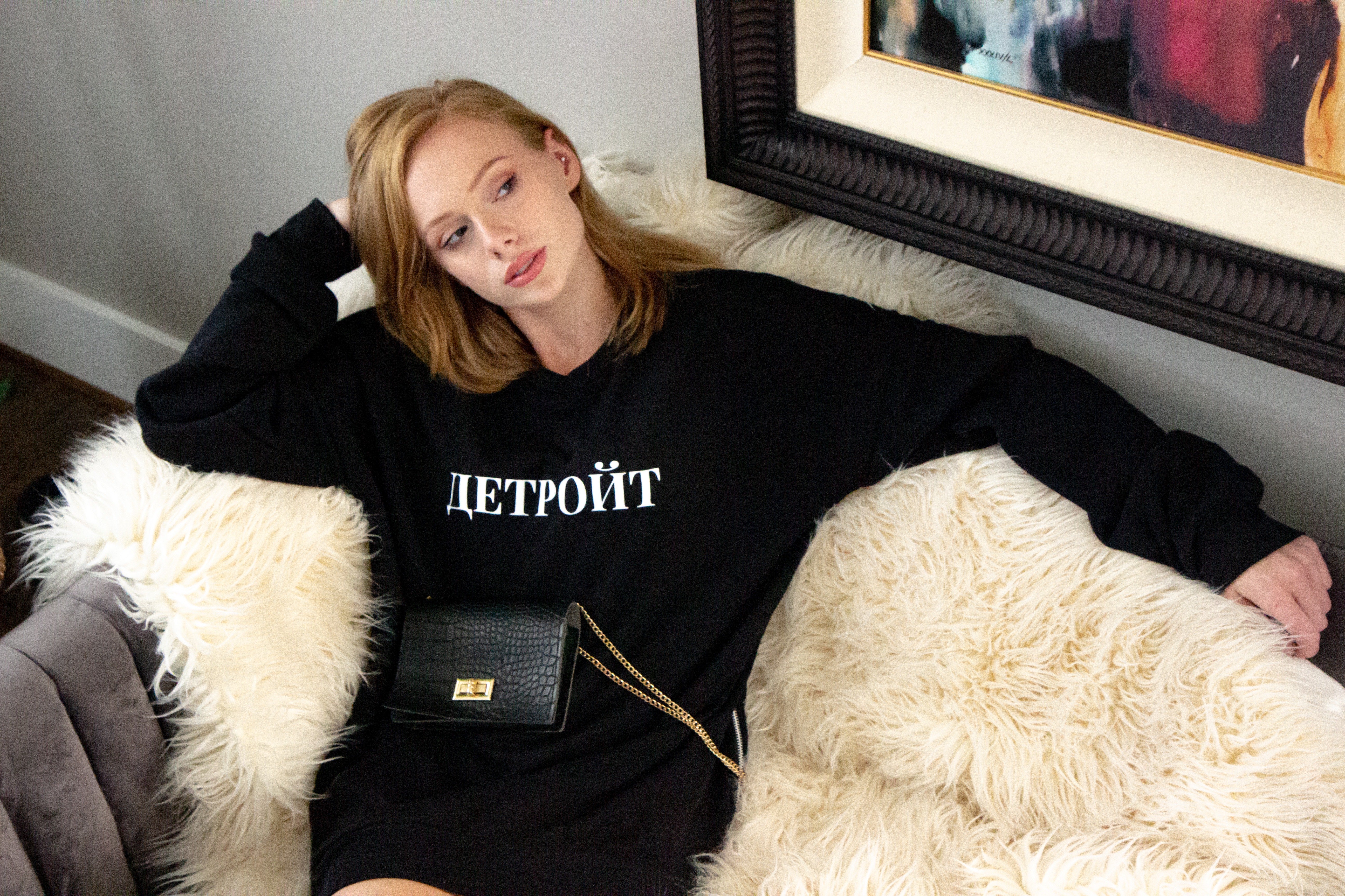 the detroiter || Cyrillic Detroit unisex oversized black fleece sweater with side zippers